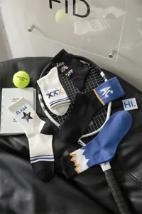Heren mode sportsokken, ademend katoen materiaal, trendy ontwerp met borduursel.