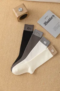 Calze al polpaccio con lettere ricamate a contrasto, stile giapponese carino per donne autunno.