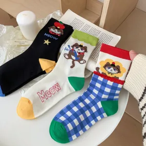Dopamine cartoon cat women socks, vintage contrasting color cotton socks, cute designer style.