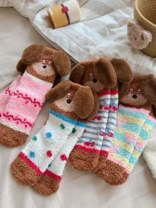 Accoglienti calze in pile corallo peluche per donne con orecchie di cucciolo 3D e righe.