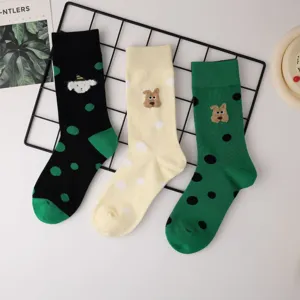 Calzini a pois a metà polpaccio da donna con grazioso ricamo di cucciolo in 3D ogni giorno.