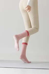 Damen Anti-Rutsch Yoga Socken mit Grip Sohle, verdickte Fitness Sportsocken für Indoor Tanz.