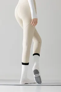 Rutschfeste Yogasocken mit Leggings Detail, professionelle Fitness Sportkleidung Damen.