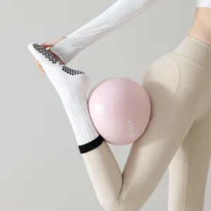 Damen lange Yoga Socken mit rutschfester Sohle fuer Fitness, Tanz und Indoor Sportarten.