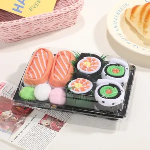 Kreatives japanisches Socken-Geschenkset im Sushi-Design in realistischer Verpackung