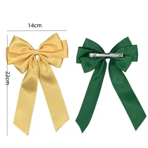 Détail barrette à nœud en satin à trois épaisseurs, vues avant et arrière, 14x22 cm