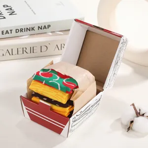 Kreative Damen-Socken im Sushi-Design in einer illustrierten Geschenkbox präsentiert