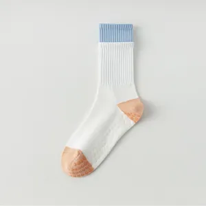 Chaussettes de yoga antidérapantes pour femmes, chaussettes de fitness Pilates mi-hautes.