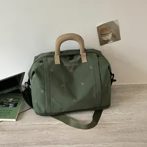 Bolsa de viaje grande de lona verde con gran capacidad y bonito bordado de lazo.