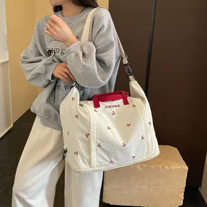 Bolso de viaje grande con bordado de lazos, bolsa deportiva ligera para viajes.