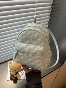 Minimalistische gewatteerde dames rugzak casual schooltas met schattige berenhanger.