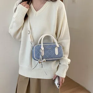 Jeans Gesteppte Umhängetasche für Damen, lässige Handtasche mit Griff und verstellbarem Gurt.