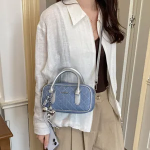 Stilvolle Denim Kissen Tasche Schulter Umhängetasche Detail mit silbernen Griffen Steppung.