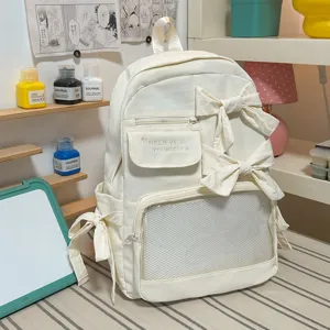 Schicker weißer Schulrucksack mit süßen Schleifen, transparenter Tasche und modernem Design.