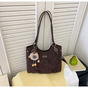 Vista dettagliata della borsa a shopper a spalla vintage marrone scuro di grande capacità.