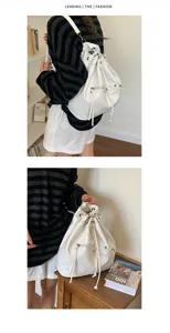 Geräumiger weißer PU-Leder Kordelzug Rucksack mit Motorrad-Stil Taschen für den Pendelverkehr.