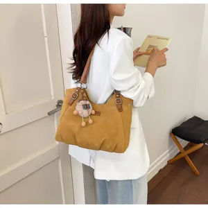 Grande borsa a tracolla vintage da donna, ideale per lavoro quotidiano e tempo libero.