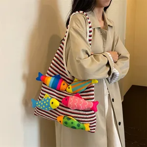 Borsa shopper in maglia da donna con pesci di peluche colorati, grande borsa a tracolla a righe.