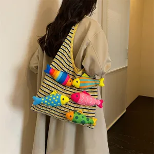 Borsa shopper in maglia chic con dettagli di pesci 3D colorati, borsa casual ideale.