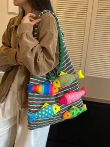 Bella borsa shopper in maglia da donna con pesci colorati, grande borsa a spalla casual.