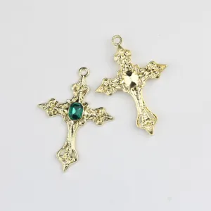 Ciondolo a croce in lega oro vintage ciondoli per gioielli fai da te con cristallo verde.
