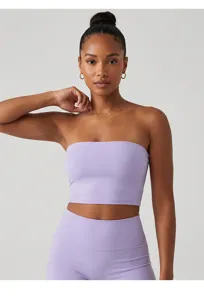 Trägerloses sportliches Crop-Top, atmungsaktiver Fitness-BH in Lila, bequeme Activewear.