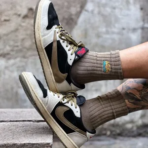 Chaussettes de skateboard cityboy tendance avec broderie coloree pour hommes et femmes.