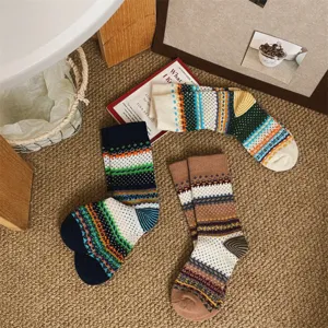 Retro Fair Isle gebreide middelhoge sokken voor dames, gezellige vintage stijl winter.