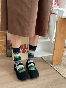 Retro Fair Isle gebreide halverwege de kuit dames sokken met comfortabele casual stijl.