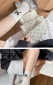 Japanische Spitzen Socken Damen Schleife Retro Pünktchen weiße Baumwollsocken Detailsicht
