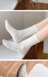 Detailansicht weiße Damen Netzsocken mit feinem Strickmuster, weich und atmungsaktiv.