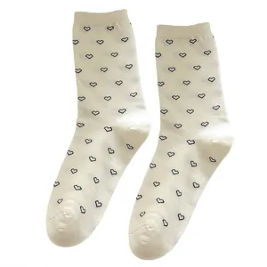 Weisse Socken mit Herzchen für Damen, süsse Baumwolle Freizeitsocken Hauptbild 01