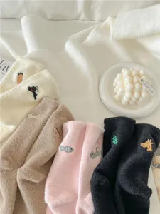 Calcetines de invierno de felpa gruesa para mujer con bonito bordado de animales, diseño térmico.