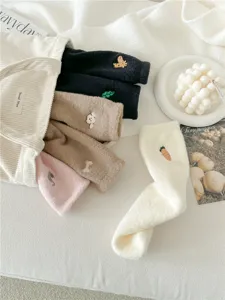 Calcetines de felpa térmica de tubo medio con bordados de animales bonitos para mujer invierno.