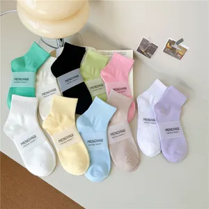 Damen bunte kurze Baumwollsocken lässige einfarbige mittlere Socken Frühling Sommer