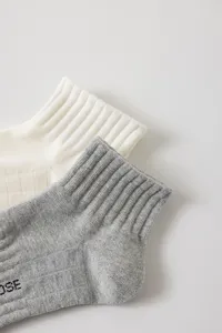 Short cotton socks detail, breathable ribbed cuff, grid pattern and letter print style.