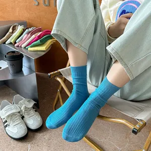 Koreanische einfarbige gerippte Wadenstrümpfe für Damen, hellblaue Dopamin Baumwollsocken.