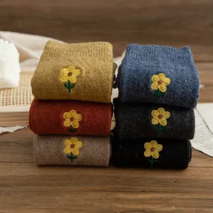 Chaussettes en laine brodées de fleurs mignonnes pour femme couleur unie tube moyen hiver