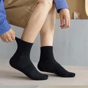 Men's athletic mid-tube black socks with cushioned towel sole for running and sports training.