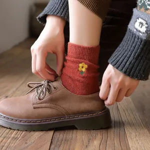 Femmes mignonnes chaussettes en laine brodées de fleurs style collégien hiver chaud