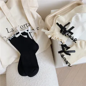 Süße Damen Socken mit Rüschen und Schleife, japanischer Stil Baumwolle Kurzsocken schwarz weiß.