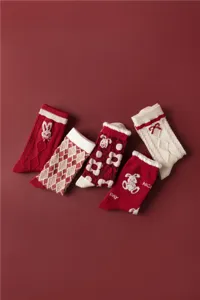 Chaussettes mi-hautes rouges festives en coton pour femmes, cadeaux d'hiver et d'automne.