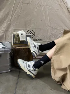 Embroidered snow mountain outdoor camping hiking cotton socks, mid-tube sports socks.
