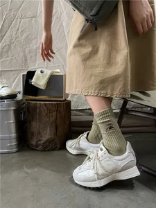 Outdoor hiking mid-tube cotton socks for men and women with trendy snow mountain embroidery.