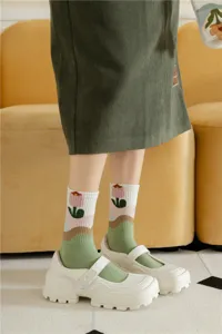 Cute floral mid-calf socks for women, sweet style cotton knit socks with cute tulips.