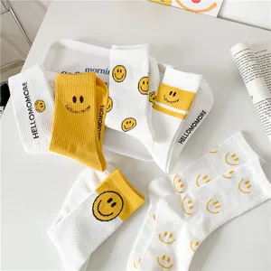 Chaussettes smiley jaunes femme automne coton mi-hautes jolies lettres mode chic