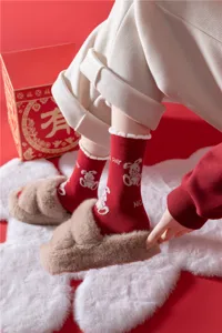 Chaussettes en coton d'hiver rouges festives pour femmes, cadeaux de vacances.