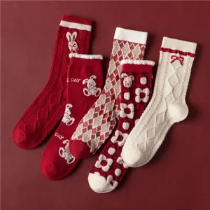 Chaussettes Mi-Mollet Festives en Coton Rouge pour Femmes Mignon Dessin Animé Lapin Ours Losanges Chaussettes Chaudes Respirantes pour Cadeau de Nouvel An
