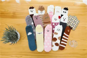 Niedliche Cartoon Tier Pluesch Korallenfleece Winter warme dicke Schlafsocken Damen gemuetliche Haussocken