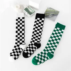 Japanische Stil karierte Kniestrümpfe Damen schwarz weiß grün lange Röhre Socken süß
